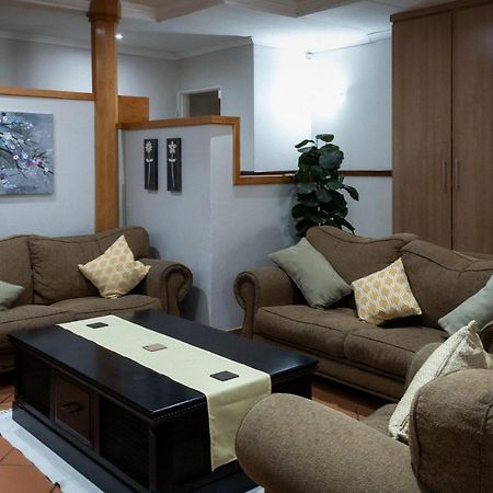 Park Living Guesthouse Bloemfontein Dış mekan fotoğraf